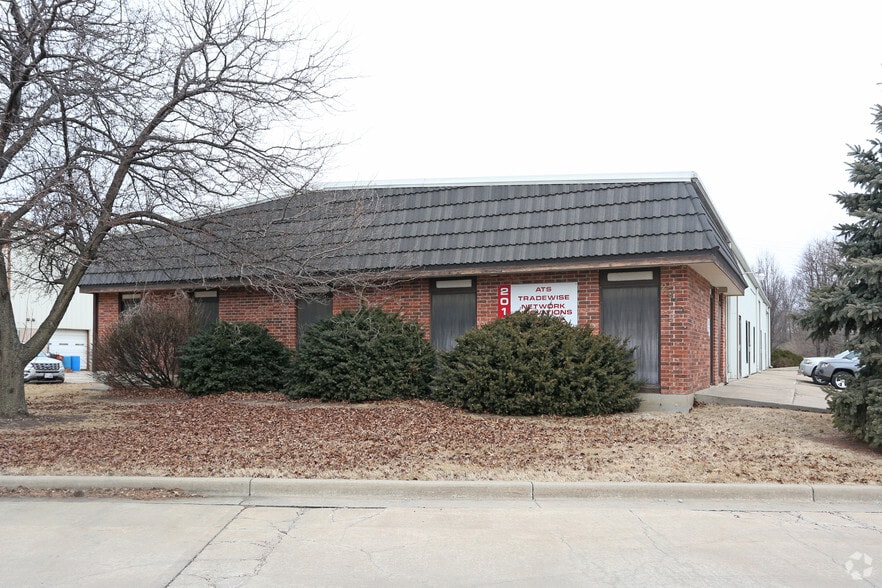 Primary Photo Of 2012 E Prairie Cir, Olathe Warehouse For Lease