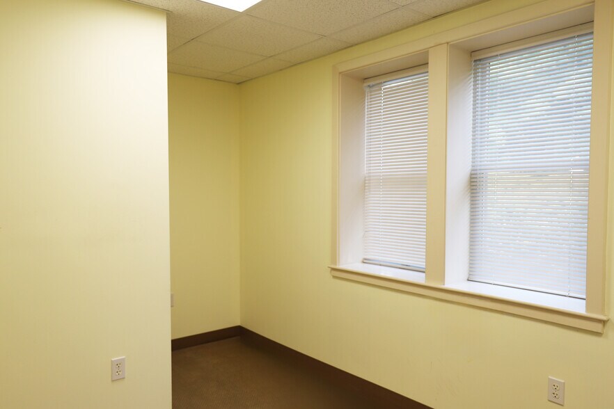 More Photos Of 15 Carlson Ln, Falmouth Office For Lease