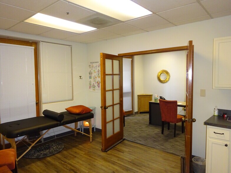 More Photos Of 301 E Bethany Home Rd, Phoenix Office For Sale