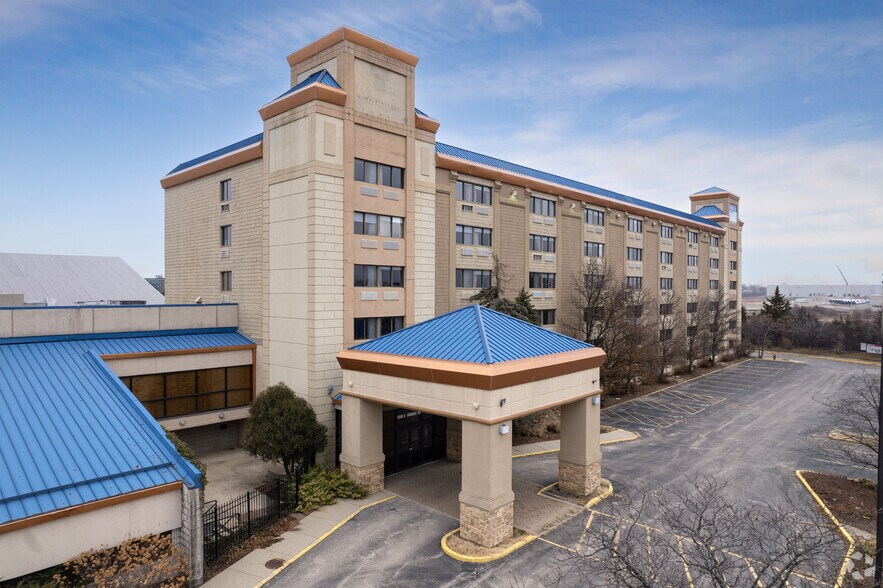 Primary Photo Of Holiday Inn Express, Palatine Hotel For Sale