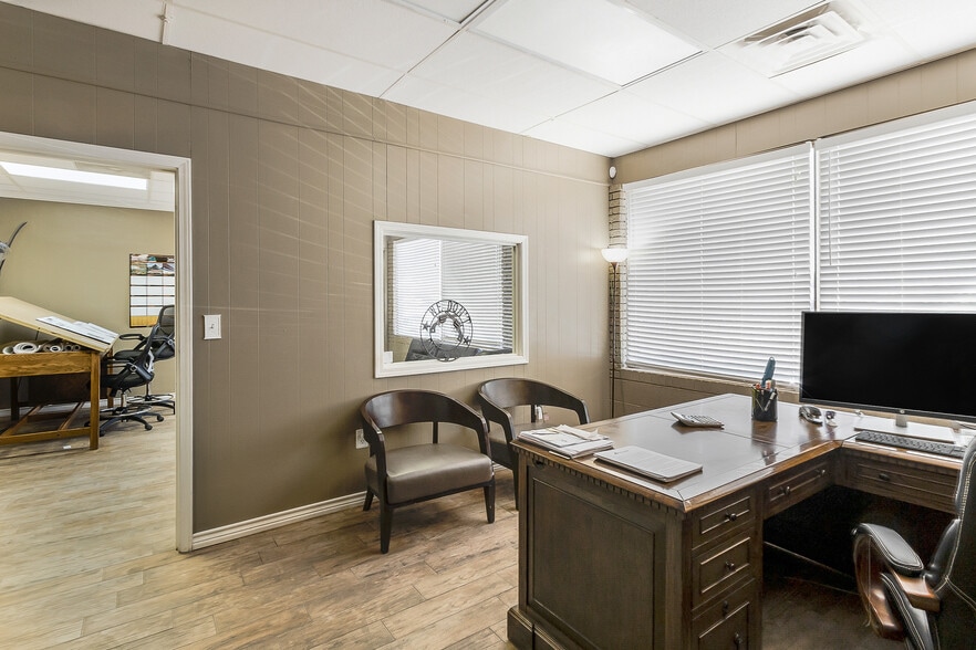 More Photos Of 6636 Canyon Dr, Amarillo Warehouse For Sale