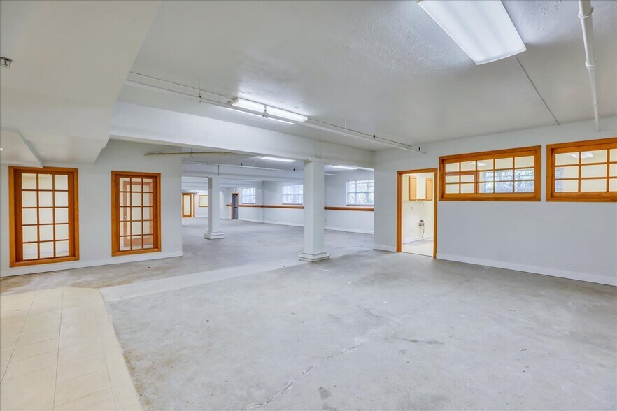 More Photos Of 1430-1438 Elliott Ave W, Seattle Warehouse For Lease
