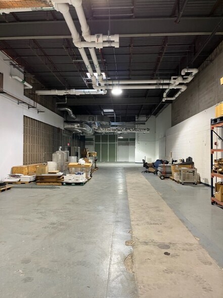More Photos Of 1300 Chase Ave, Elk Grove Village Light Manufacturing For Sale