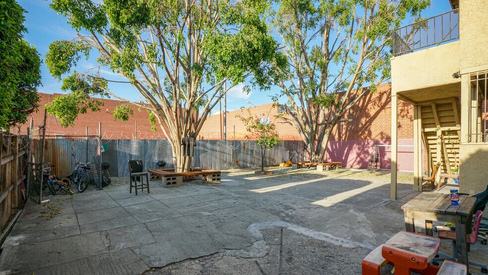 More Photos Of 1909 N BROADWAY, Los Angeles Apartments For Sale