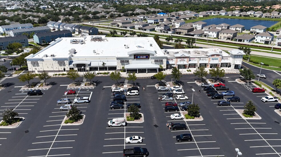 More Photos Of 2527 Harbor Village Lane, Apollo Beach General Retail For Lease