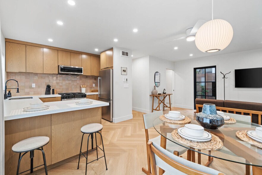 More Photos Of 7372 Fay Ave, La Jolla Multifamily For Sale