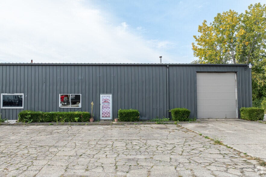 More Photos Of 4240 Lisa Dr, Tipp City Warehouse For Lease