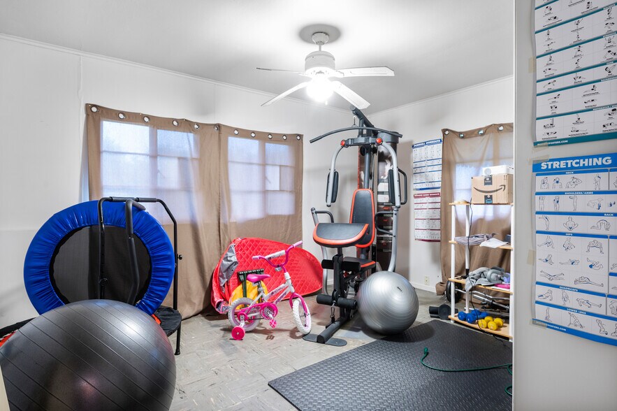 More Photos Of 17001 IN-3, Eaton Bar For Sale