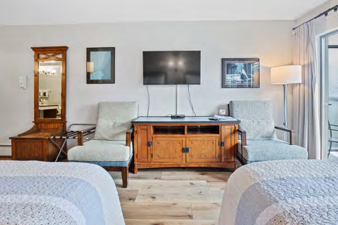 More Photos Of 542 Campbell St, Tofino Hotel For Sale