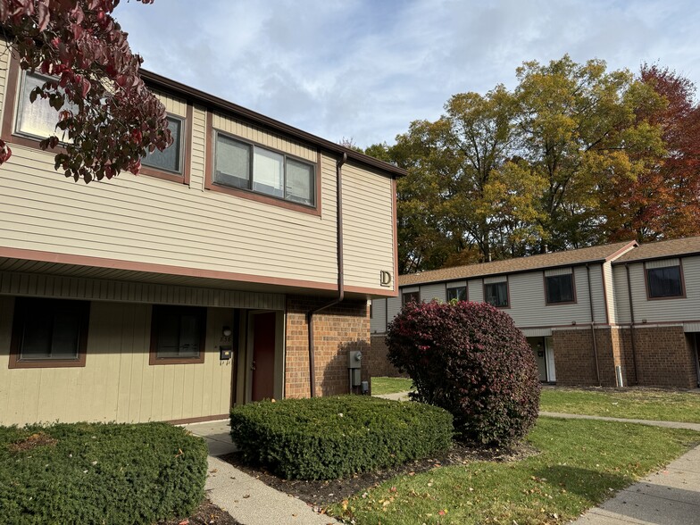 Primary Photo Of 924 Shonat St, Muskegon Apartments For Sale