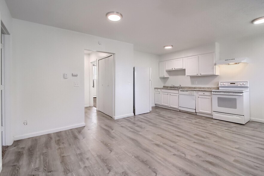 More Photos Of 1422 Macon St, Aurora Apartments For Sale