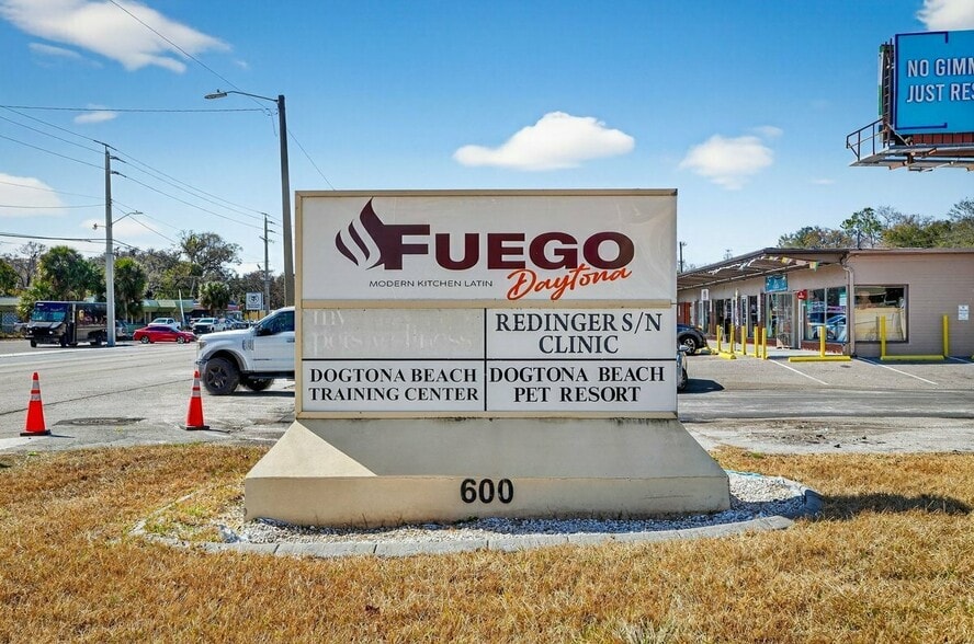 More Photos Of 600 Mason Ave, Daytona Beach Storefront Retail Office For Sale