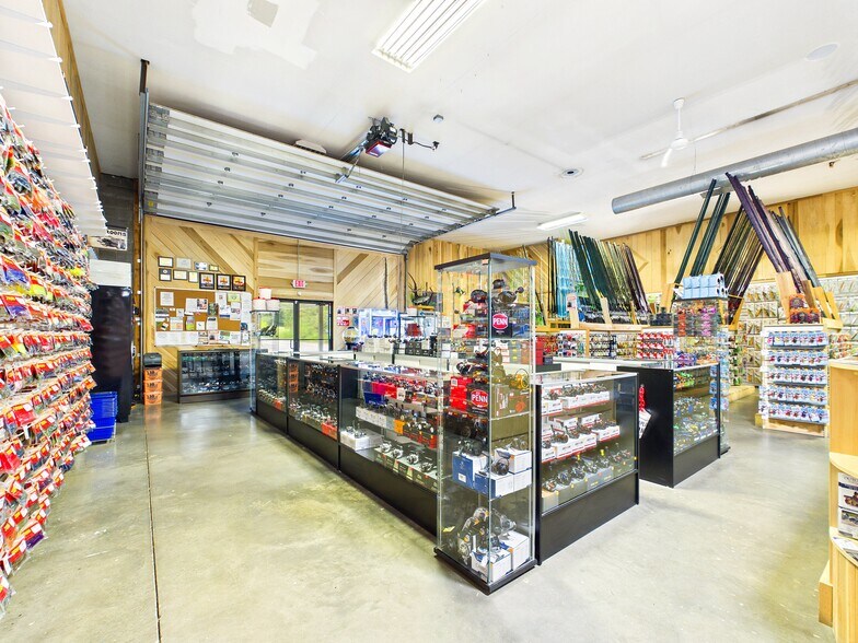 More Photos Of 13520 Emerson Ave, Williamstown General Retail For Sale