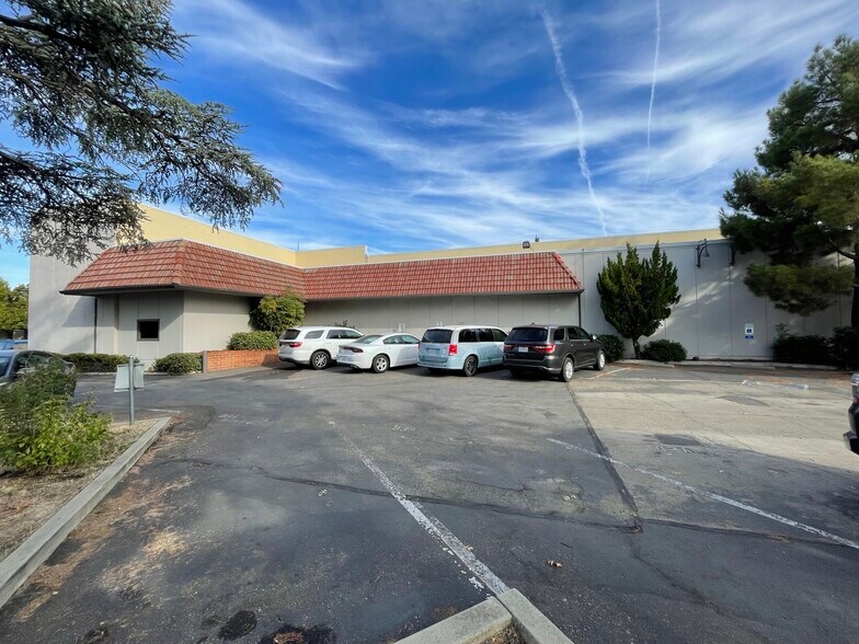 More Photos Of 1810 Market St, Redding Office Residential For Lease