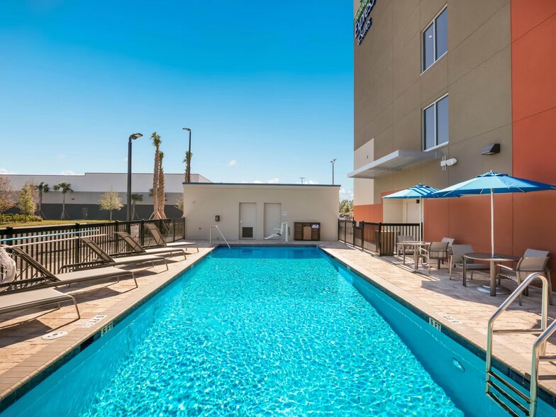 More Photos Of 10573 Brightman Blvd, Jacksonville Hotel For Sale