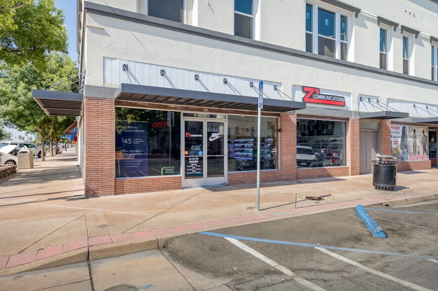 More Photos Of 101 N L St, Dinuba Storefront For Sale