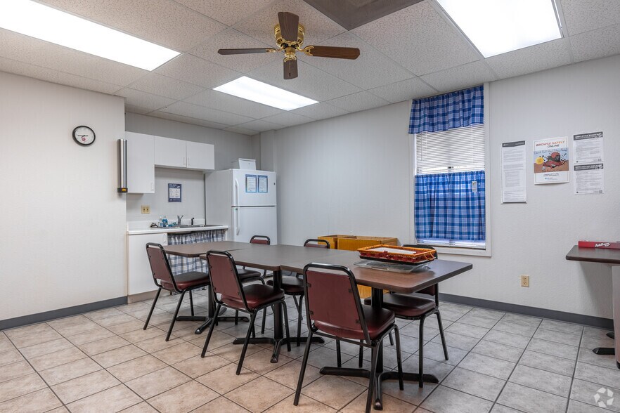 More Photos Of 1300 N Anglin, Cleburne Office For Lease