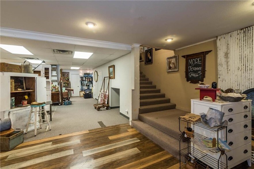 More Photos Of 306 W Main St, Denison Storefront For Sale