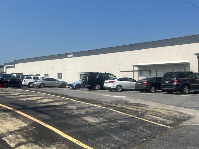 More Photos Of 707 S Erwin St, Cartersville Warehouse For Lease