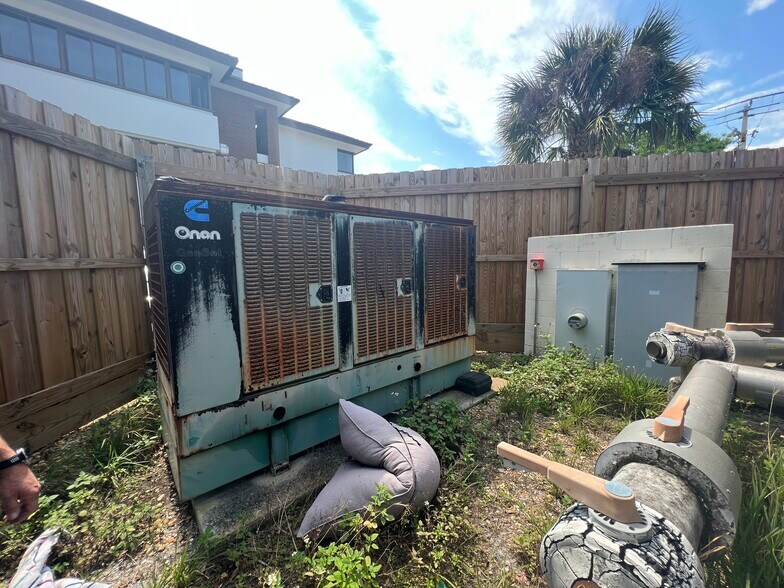 More Photos Of 420 Tamiami Trl S, Venice Medical For Sale