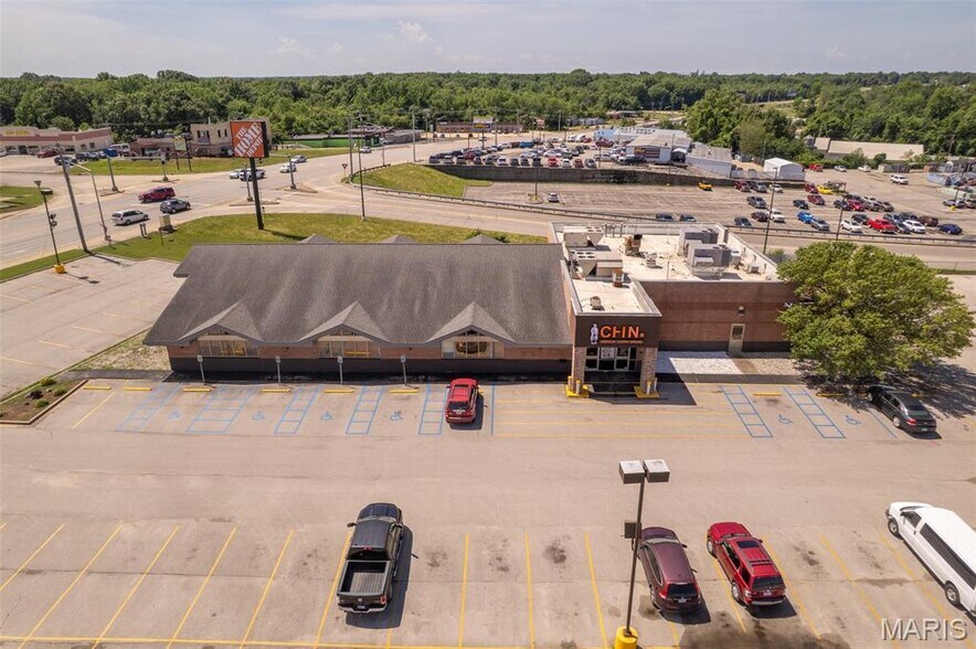 More Photos Of 929 S Westwood Blvd, Poplar Bluff Restaurant For Lease