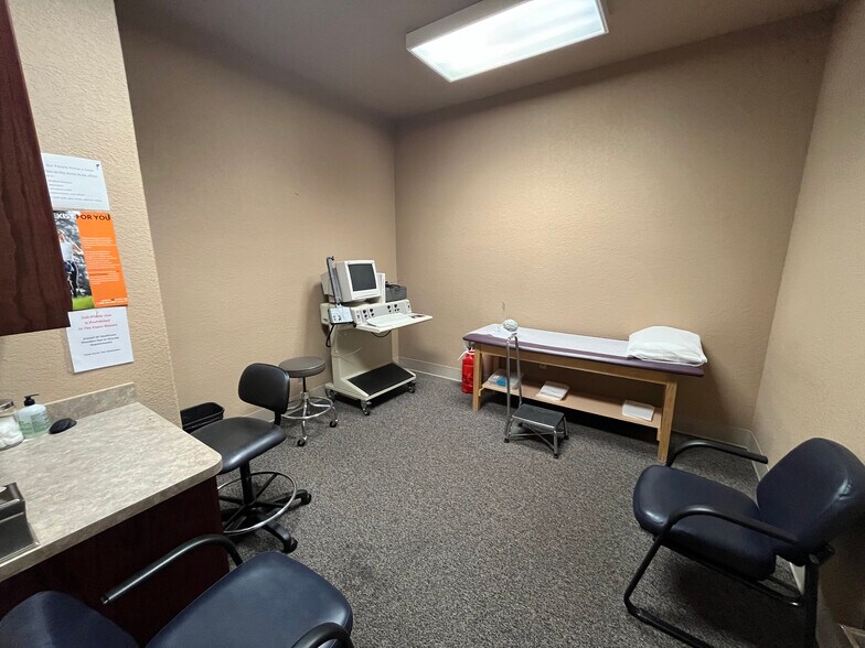 More Photos Of 1314 E Sonterra Blvd, San Antonio Office For Sale