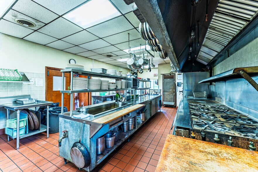 More Photos Of 400 S Center Ave, New Stanton Restaurant For Sale