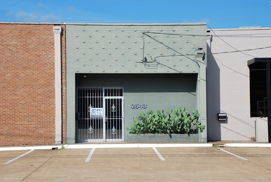 More Photos Of 2547 Farrington St, Dallas Light Distribution For Lease