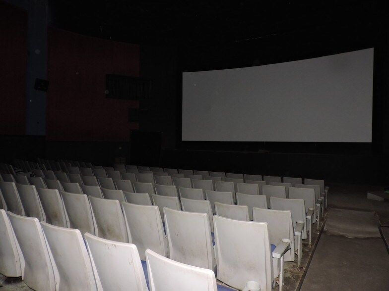 More Photos Of 113 E Polk St, Livingston Movie Theatre For Sale