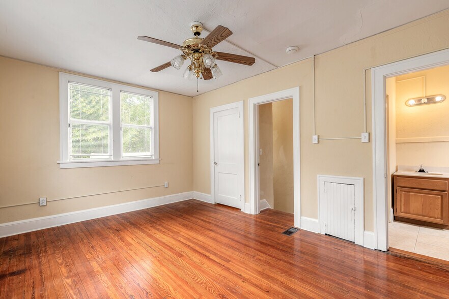 More Photos Of 519 S Ridgewood Ave, Daytona Beach Office For Sale