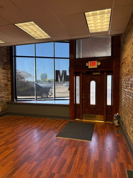 More Photos Of 700 S Main St, Elkhart Storefront Retail Residential For Lease