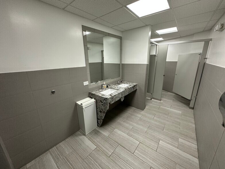 More Photos Of 1893 Sheridan Rd, Highland Park Medical For Lease