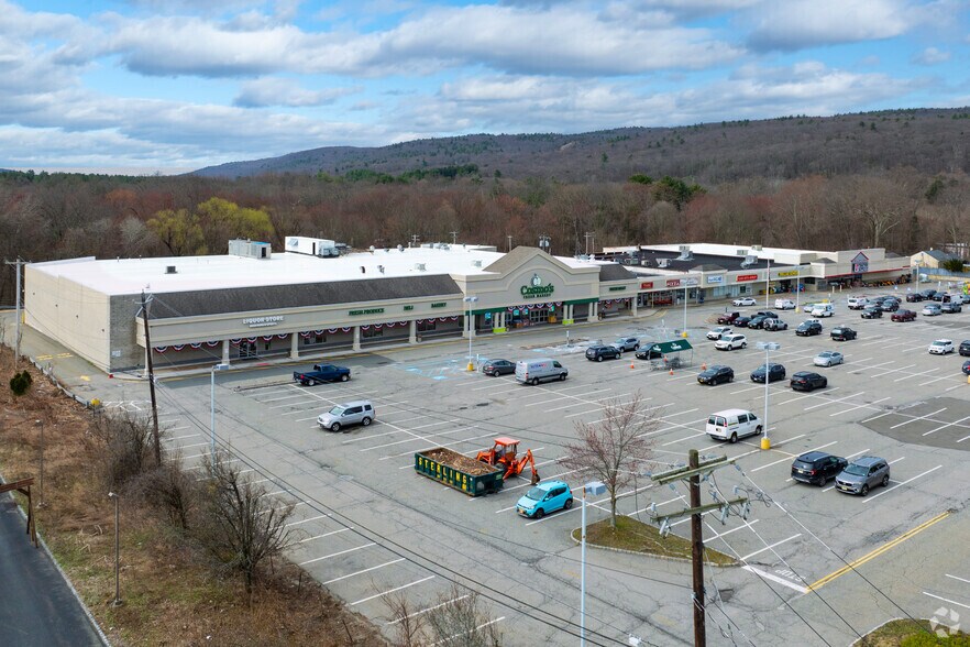 More Photos Of 1938 Union Valley Rd, Hewitt Unknown For Lease