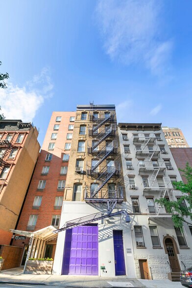 More Photos Of 447 W 36th St, New York Loft Creative Space For Sale