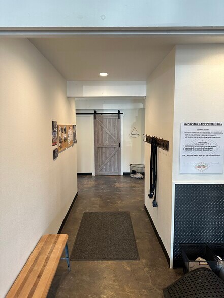 More Photos Of 2104 N Austin Ave, Georgetown Office For Sale