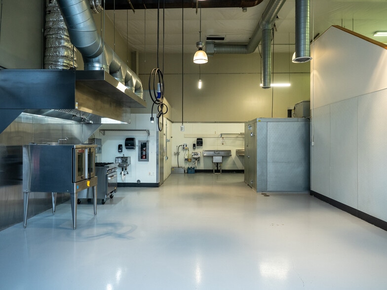 More Photos Of 1630-1670 SE 3rd Ave, Portland Food Processing For Lease