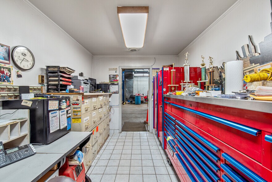 More Photos Of 3434 N Holton St, Milwaukee Auto Repair For Sale