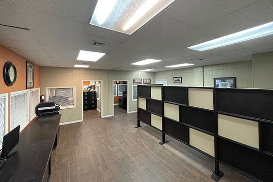 More Photos Of 1605 Military Rd, Brownsville Distribution For Lease