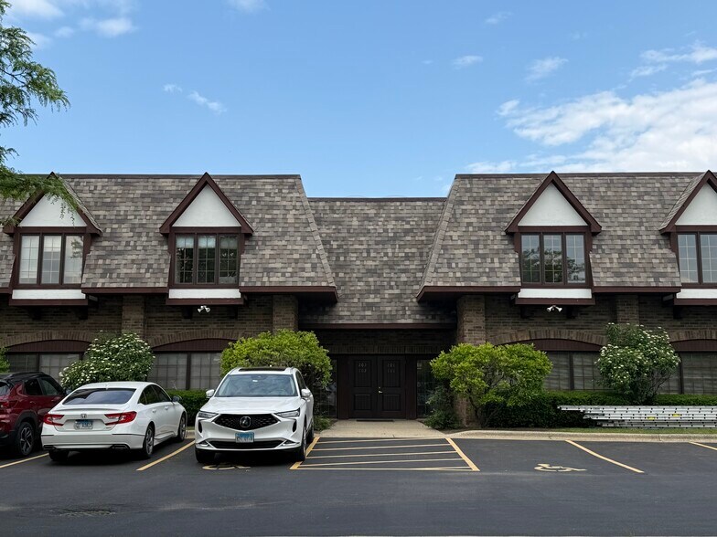 More Photos Of 28085 N Ashley Cir, Libertyville Medical For Sale