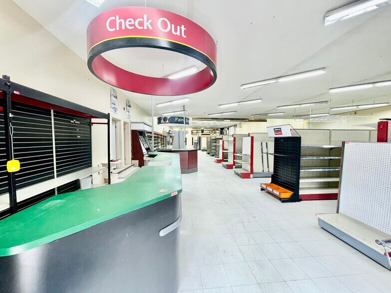 More Photos Of 6326 50, Drayton Valley Warehouse For Sale