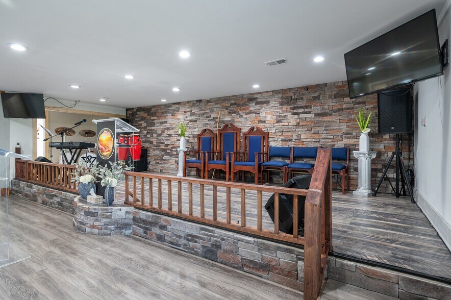 More Photos Of 200 Jupiter Dr, Nashville Flex For Sale