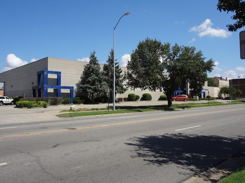 More Photos Of 222 W 6th St, Junction City Office For Sale
