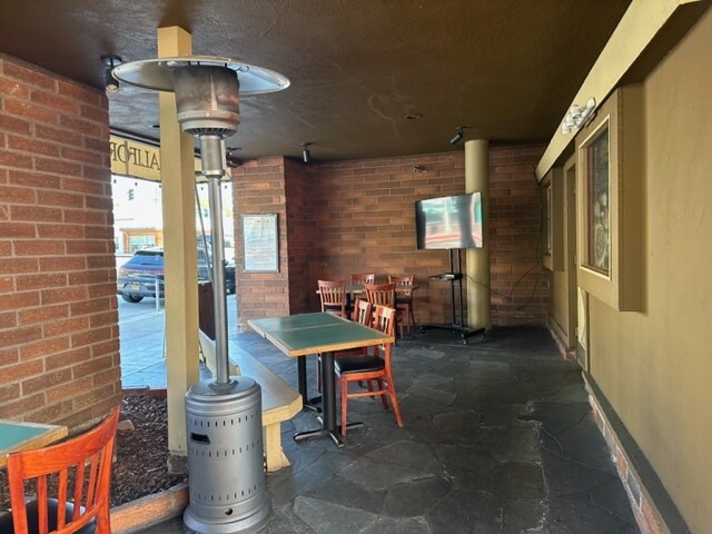 More Photos Of 2222 Wilshire Blvd, Santa Monica Restaurant For Lease
