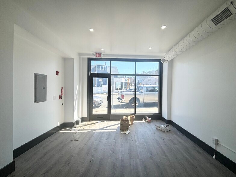 More Photos Of 110-118 Main St, Malden Storefront Retail Residential For Lease