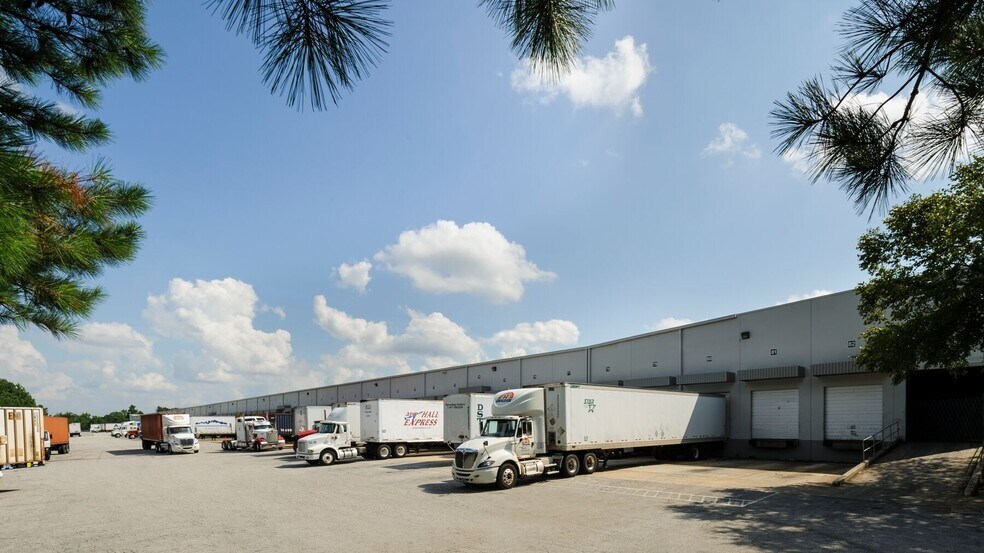 More Photos Of 560 Atlanta S Pky, College Park Unknown For Lease