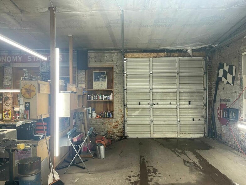 More Photos Of 2624 N Monroe St, Spokane Auto Repair For Sale