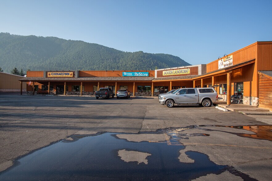 More Photos Of 850 W Broadway Ave, Jackson Storefront For Sale