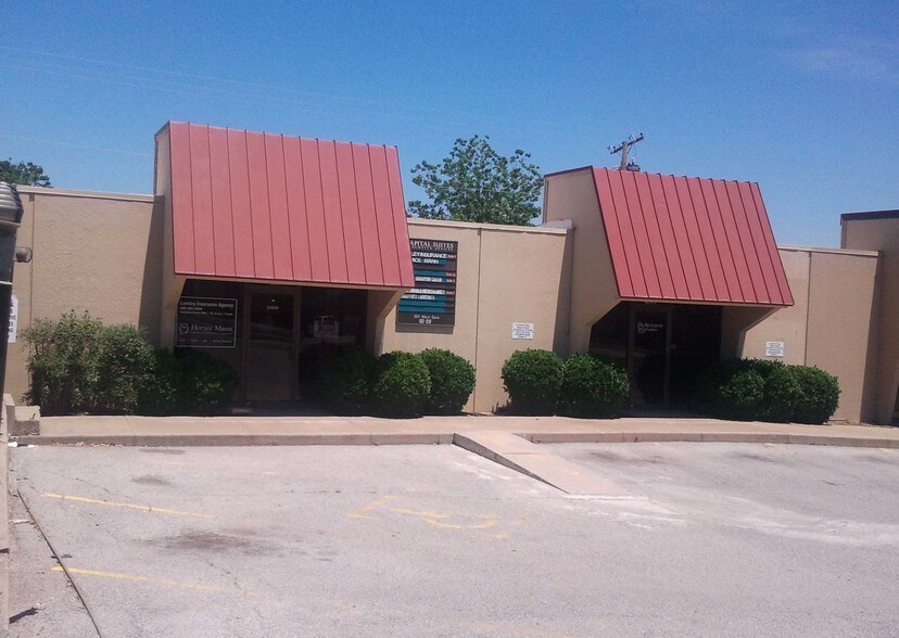 More Photos Of 1509-1511 W Gore Blvd, Lawton Office For Lease