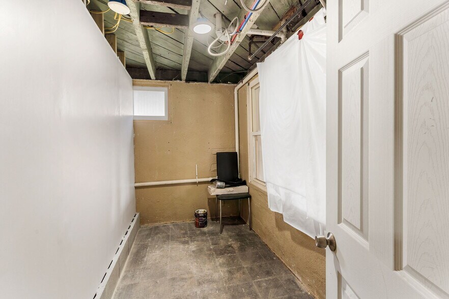 More Photos Of 565 S Meridian Rd, Youngstown Freestanding For Sale