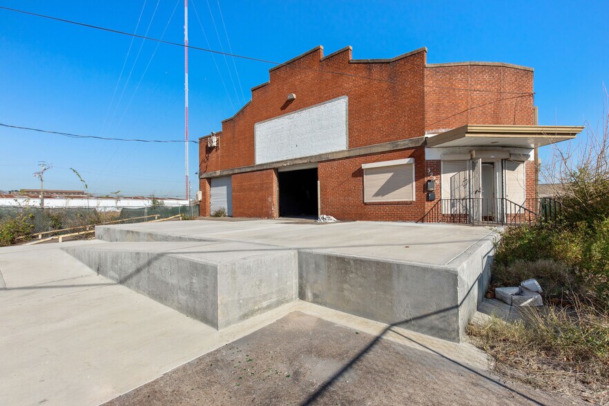 More Photos Of 3229 Navigation Blvd, Houston Warehouse For Sale